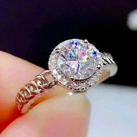 New 925 Silver Sim. Diamond Ring - Picture 5 of 8